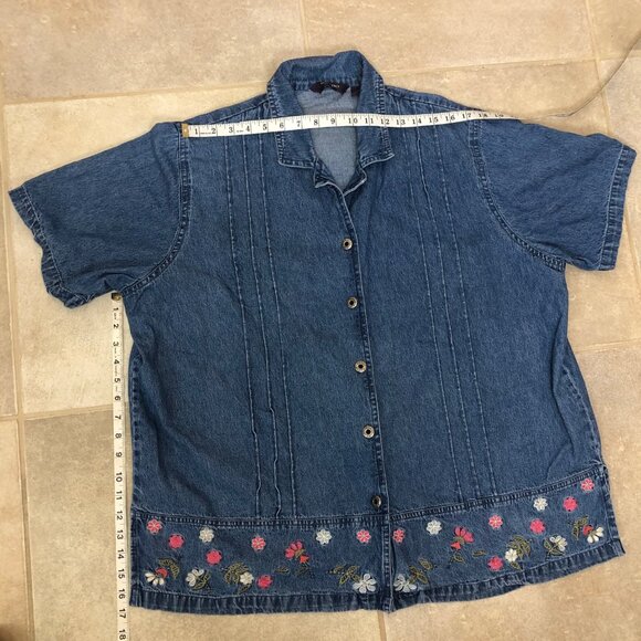 Vintage Denim Button-Up Shirt Embroidered Floral Hem Short Sleeves Size 22W  3X - Picture 9 of 11